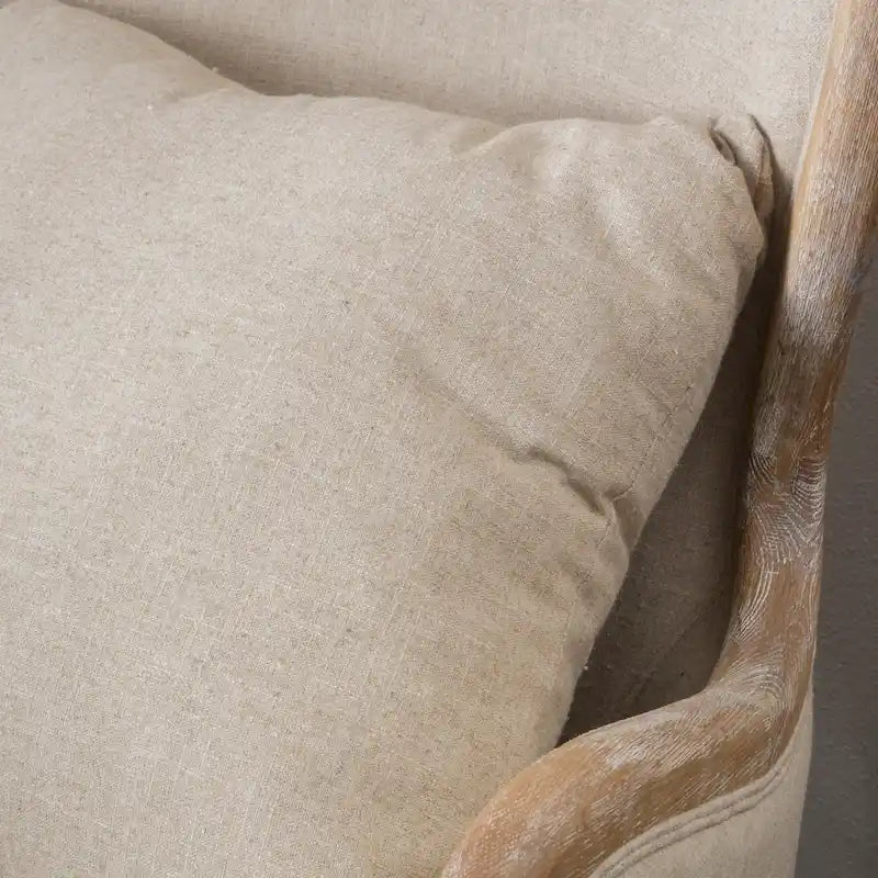 Fauteuil à oreilles haut dossier en tissu beige avec cadre en bois de chêne – 1 place