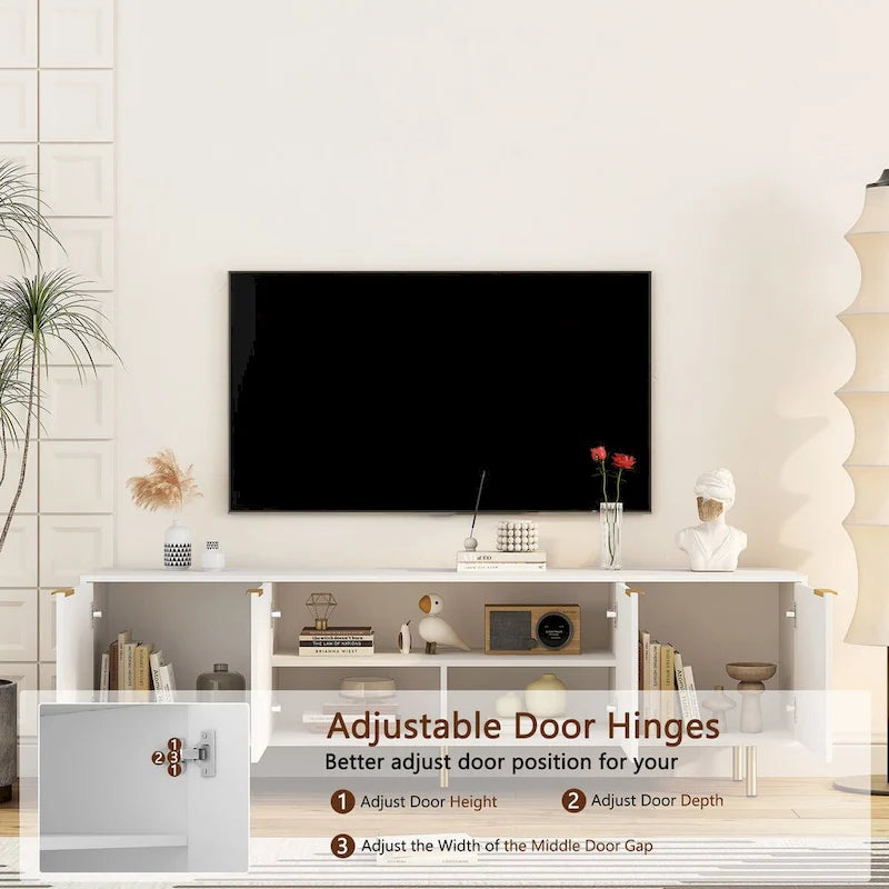 Meuble TV cannelé blanc de 68 po avec rangement à 4 portes et pieds dorés - Convient aux téléviseurs jusqu'à 79 po
